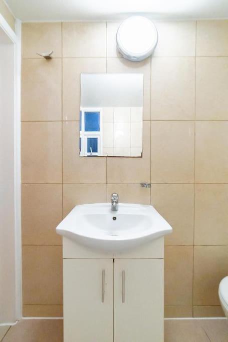 2 Bedroom Apartment ロンドン エクステリア 写真